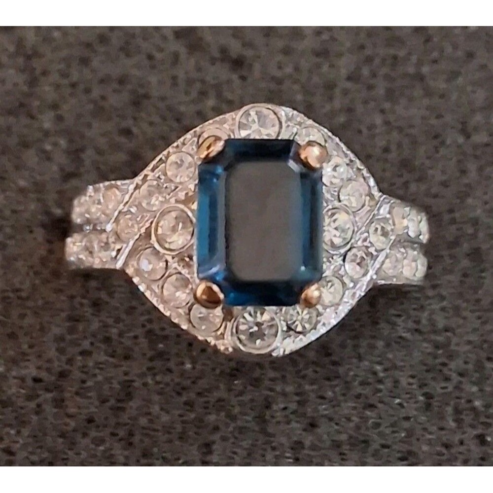 14K HGE LIND blue emerald cut cubic zirconia ring w/CZ encrusted band. SZ 5 VTG